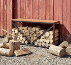 Vercors devant une façade en bois